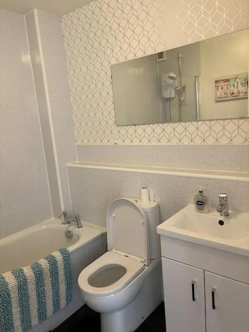 Quiet Central Apartment For Upto 4 People Edinburgh