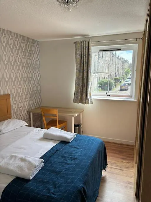 Quiet Central Apartment For Upto 4 People Edinburgh