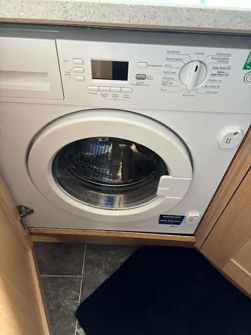 Quiet Central Apartment For Upto 4 People Edinburgh